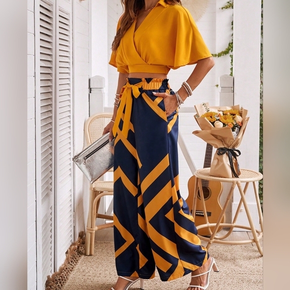 Solid Color Cropped Top With Collar And Geometric Pattern Pants Set - Picture 5 of 5